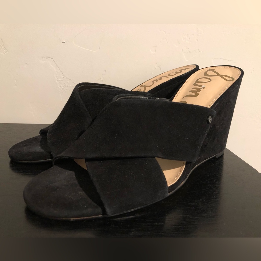 Black suede Sam Edelman sz9 Excellent near new condition.